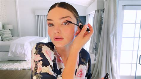 Watch Miranda Kerr Apply Her Glowing Wedding Day 